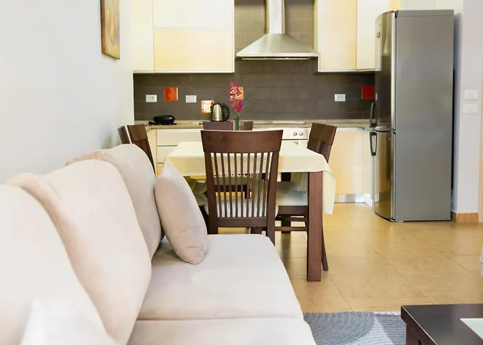 Lakeside Cane Tirana