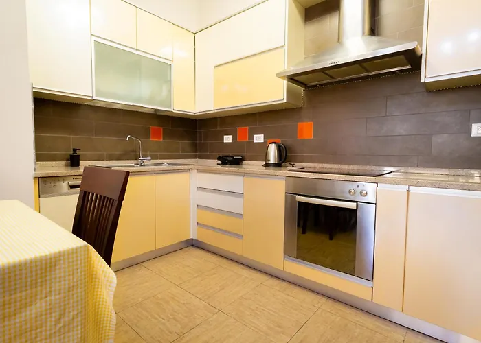 Lakeside Cane Apartment