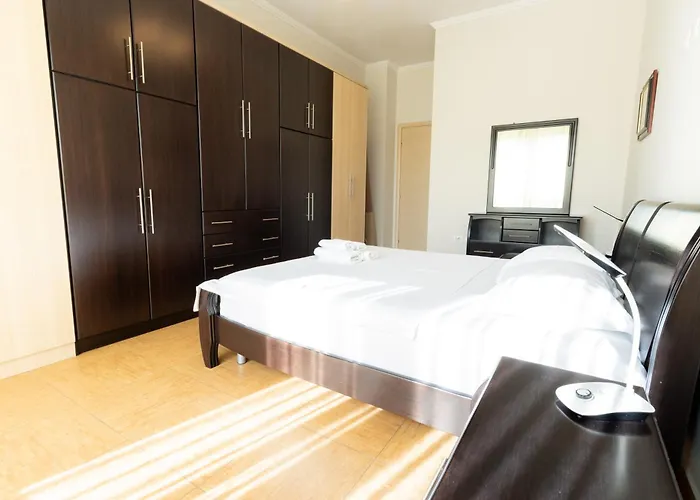 Lakeside Cane Apartment